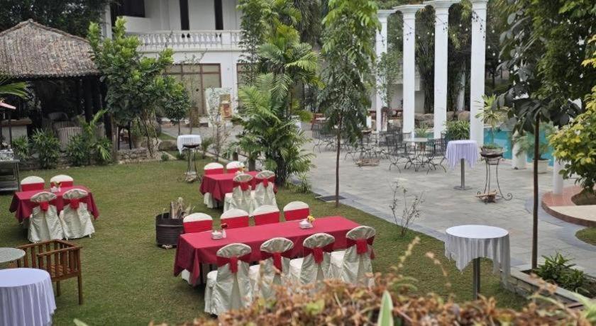 Club Denovo Hotel Butwal Buitenkant foto