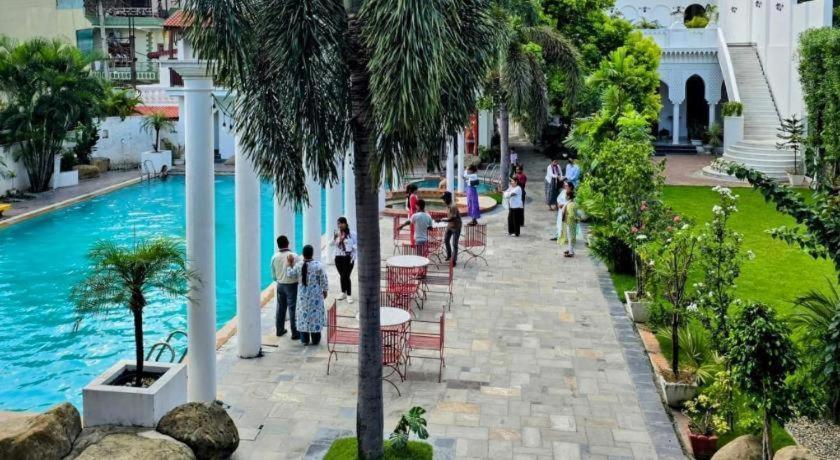 Club Denovo Hotel Butwal Buitenkant foto