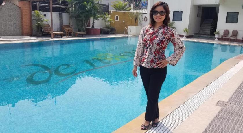 Club Denovo Hotel Butwal Buitenkant foto