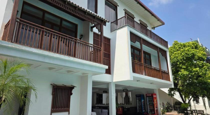 Club Denovo Hotel Butwal Buitenkant foto
