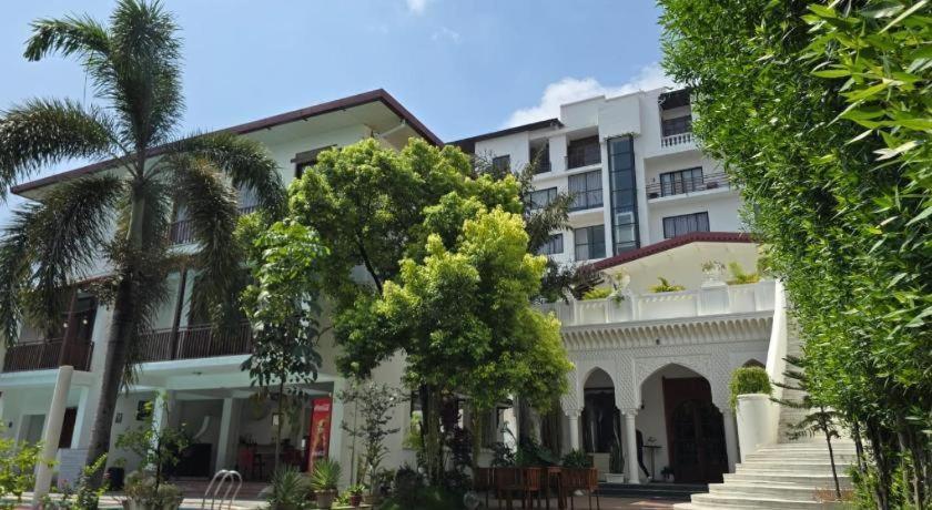 Club Denovo Hotel Butwal Buitenkant foto