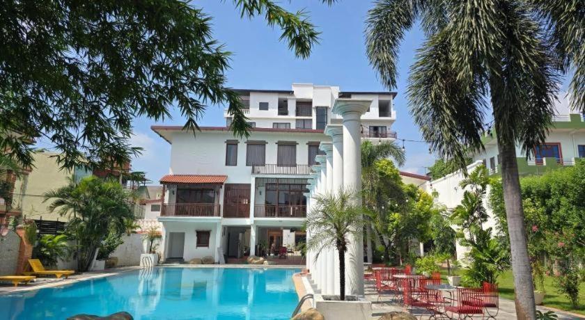 Club Denovo Hotel Butwal Buitenkant foto